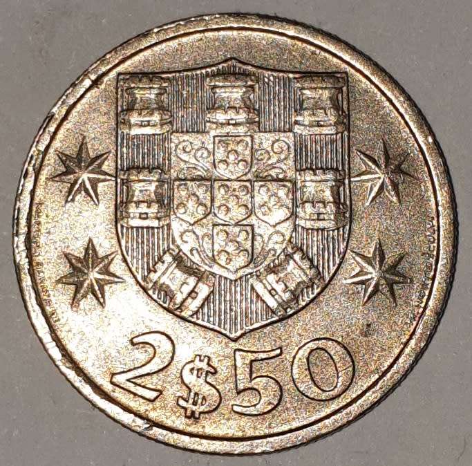 1985 - 2.5 ESCUDOS - 2$50 - 2 1/2 - PORTUGAL - PORTUGUESA - KM#590 - COPPER-NICKEL - PORTUGUESE